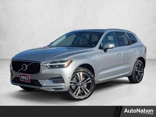 2018 Volvo XC60 Recharge Plug-In Hybrid T8 Momentum