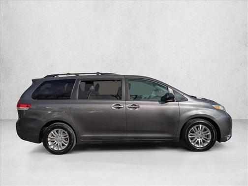 2011 Toyota Sienna XLE