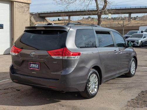 2011 Toyota Sienna XLE