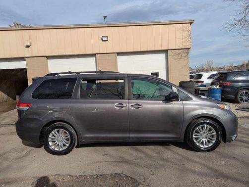2011 Toyota Sienna XLE