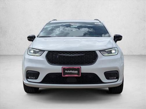 Bright White Clearcoat 2026 Chrysler Pacifica L