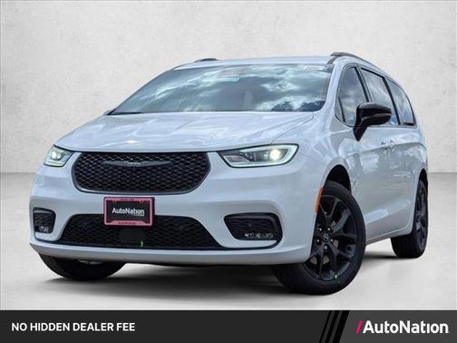 Bright White Clearcoat 2026 Chrysler Pacifica L