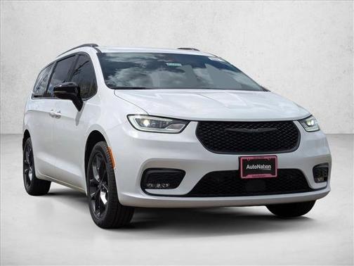 Bright White Clearcoat 2026 Chrysler Pacifica L