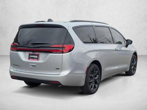 Silver Mist Clearcoat 2026 Chrysler Pacifica L