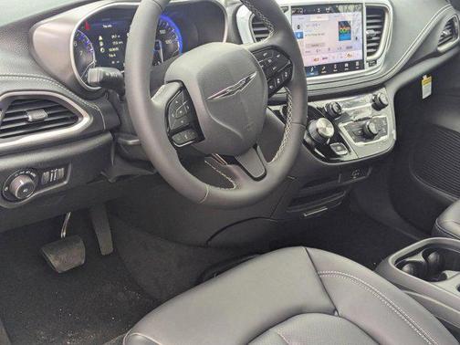 Silver Mist Clearcoat 2026 Chrysler Pacifica L