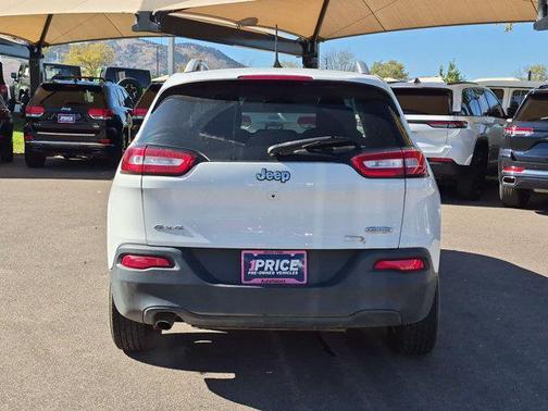 Bright White Clearcoat 2016 Jeep Cherokee Latitude