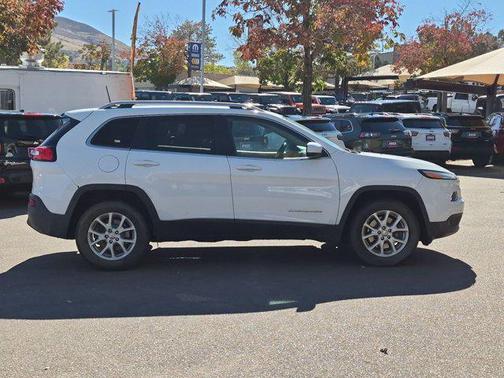 Bright White Clearcoat 2016 Jeep Cherokee Latitude