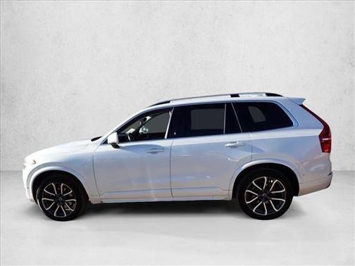 2017 Volvo XC90 T6 Momentum
