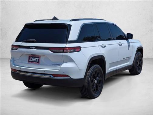 Bright White Clearcoat 2023 Jeep Grand Cherokee Limited