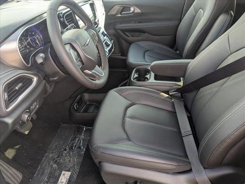2025 Chrysler Pacifica L
