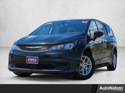 Brilliant Black Crystal Pearlcoat 2022 Chrysler Voyager LX