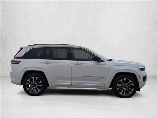 Bright White Clearcoat 2022 Jeep Grand Cherokee Overland