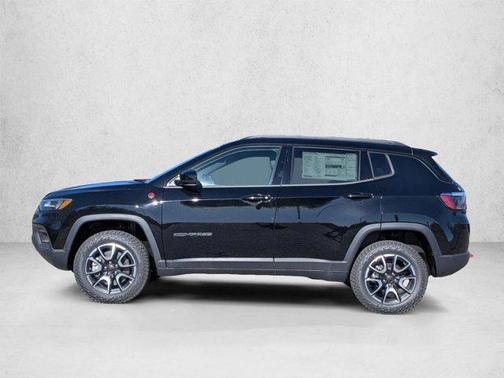 Diamond Black Crystal Pearlcoat 2026 Jeep Compass Trailhawk