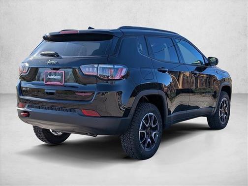 Diamond Black Crystal Pearlcoat 2026 Jeep Compass Trailhawk