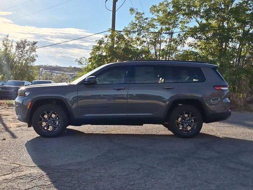 Sting-Gray Clearcoat 2027 Jeep Grand Cherokee L Laredo