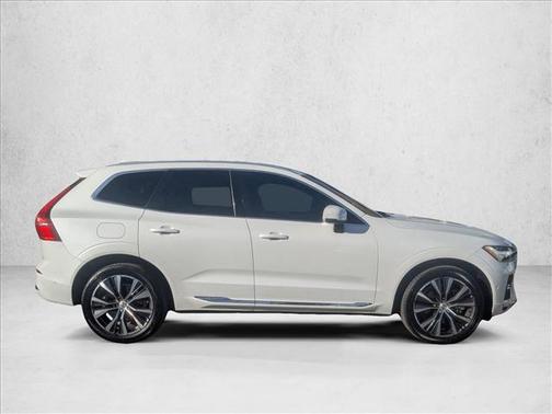 2022 Volvo XC60 Recharge Plug-In Hybrid T8 Inscription Expression