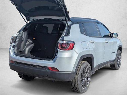 Silver Zynith Metallic Clearcoat 2026 Jeep Compass Limited