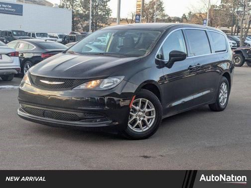 2023 Chrysler Voyager LX