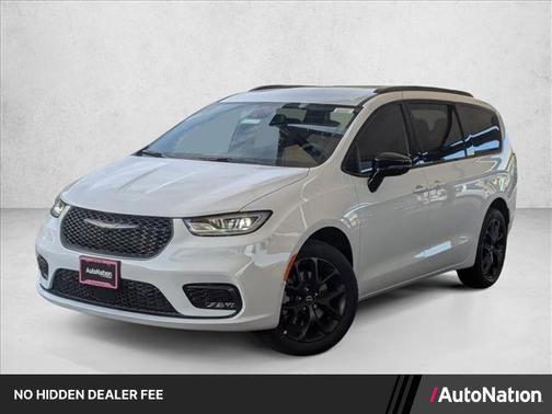 Bright White Clearcoat 2026 Chrysler Pacifica L