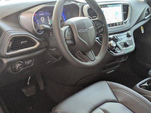 Bright White Clearcoat 2026 Chrysler Pacifica L