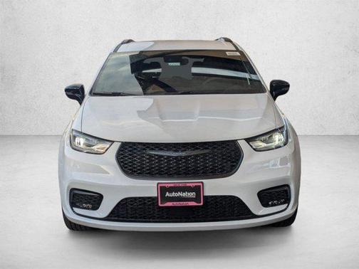 Bright White Clearcoat 2026 Chrysler Pacifica L