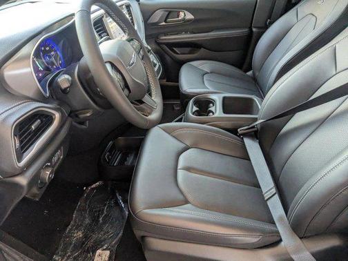Bright White Clearcoat 2026 Chrysler Pacifica L