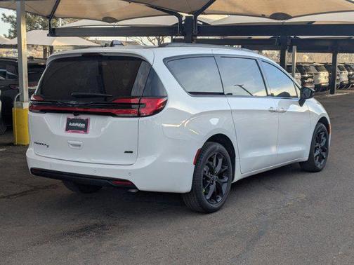 2026 Chrysler Pacifica L