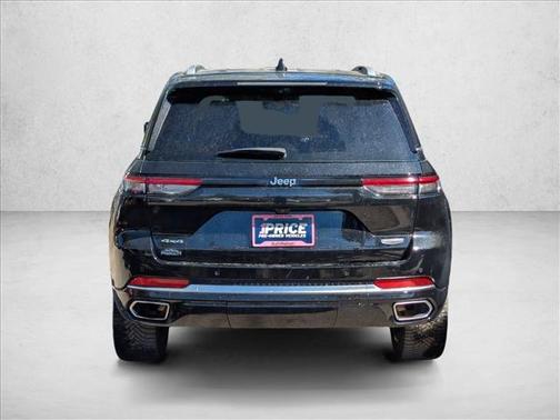 Diamond Black Crystal Pearlcoat 2022 Jeep Grand Cherokee Summit