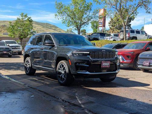 Diamond Black Crystal Pearlcoat 2022 Jeep Grand Cherokee Summit