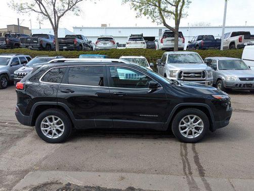 Brilliant Black Crystal Pearlcoat 2015 Jeep Cherokee Latitude