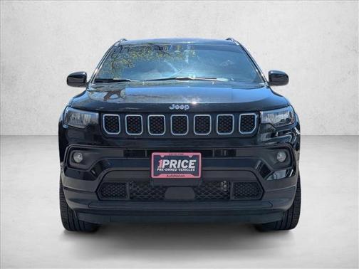 Diamond Black Crystal Pearlcoat 2023 Jeep Compass Latitude