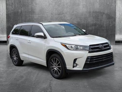 2017 Toyota Highlander SE