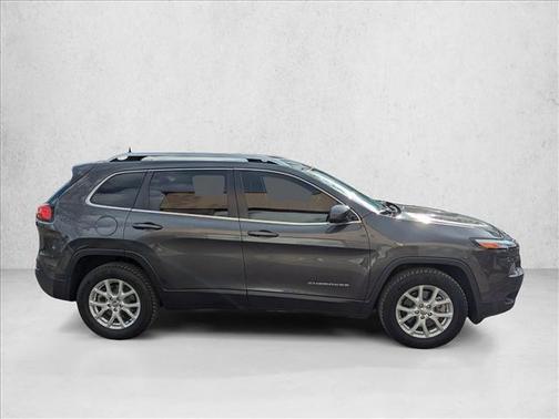 Granite Crystal Metallic Clearcoat 2017 Jeep Cherokee Latitude