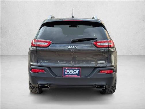 Granite Crystal Metallic Clearcoat 2017 Jeep Cherokee Latitude