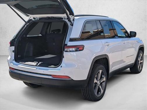 Bright White Clearcoat 2026 Jeep Grand Cherokee Limited