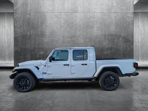 2025 Jeep Gladiator Nighthawk