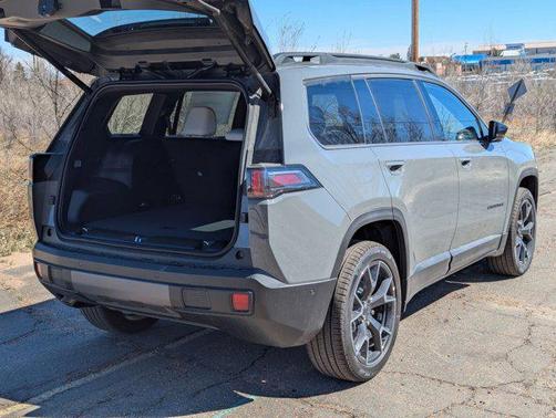 2026 Jeep Cherokee Overland