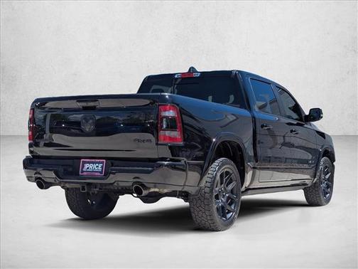 Diamond Black Crystal Pearlcoat 2022 RAM 1500 Laramie