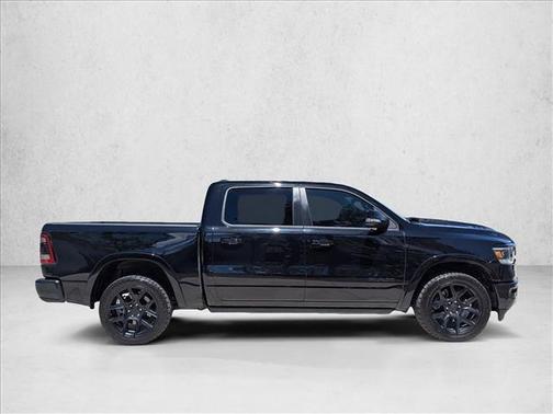 Diamond Black Crystal Pearlcoat 2022 RAM 1500 Laramie