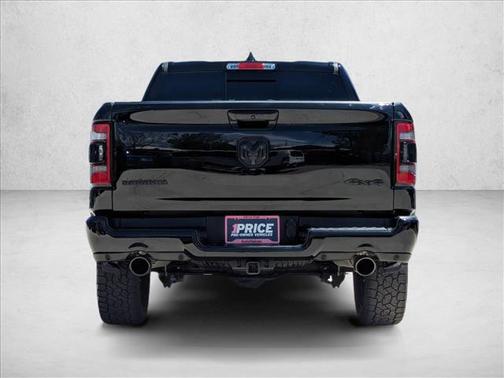 Diamond Black Crystal Pearlcoat 2022 RAM 1500 Laramie