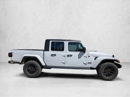 Bright White Clearcoat 2022 Jeep Gladiator Altitude 4x4