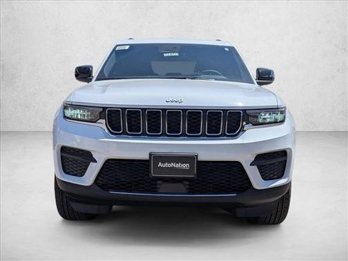 Bright White Clearcoat 2026 Jeep Grand Cherokee Laredo