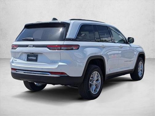 Bright White Clearcoat 2026 Jeep Grand Cherokee Laredo