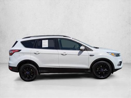 Oxford White 2018 Ford Escape SE