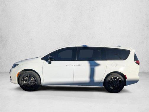 Bright White Clearcoat 2026 Chrysler Pacifica L