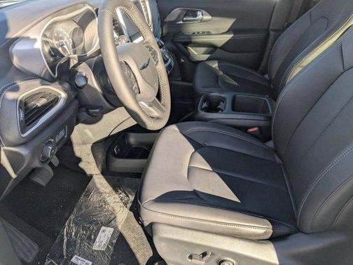 Bright White Clearcoat 2026 Chrysler Pacifica L