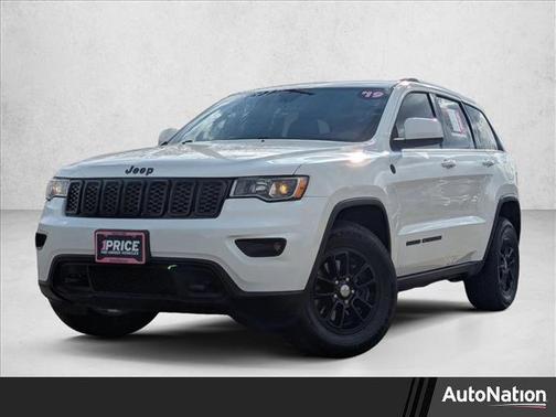 Bright White Clearcoat 2019 Jeep Grand Cherokee Laredo
