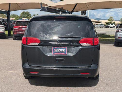 2023 Chrysler Voyager LX