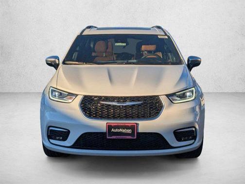 Bright White Clearcoat 2026 Chrysler Pacifica L