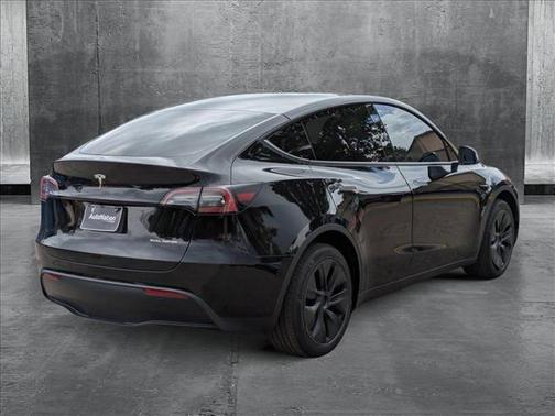 2025 Tesla Model Y Long Range Dual Motor All-Wheel Drive